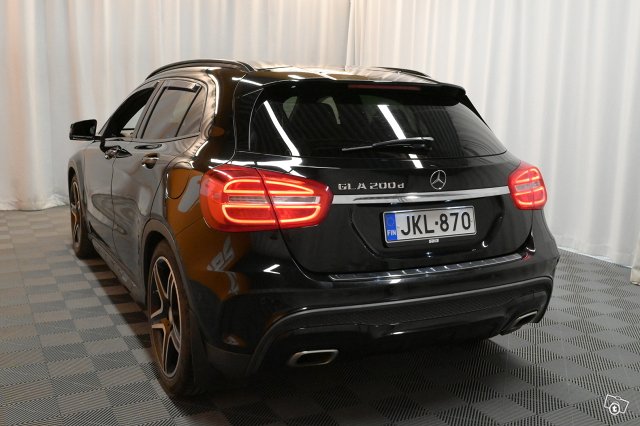 Mercedes-Benz GLA 5