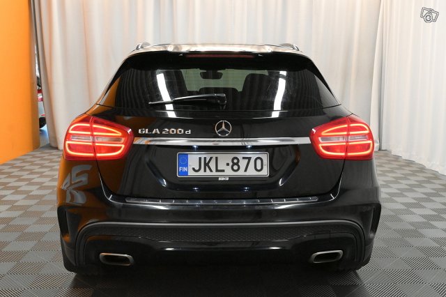 Mercedes-Benz GLA 7