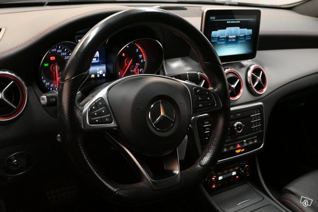 Mercedes-Benz GLA 13