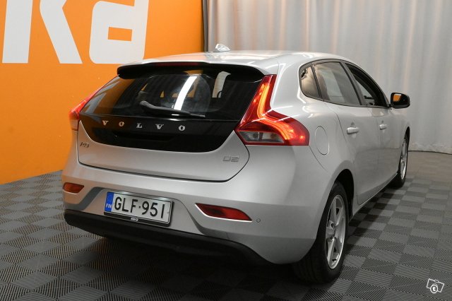 Volvo V40 8