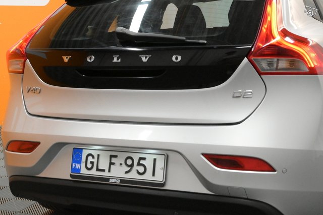 Volvo V40 9