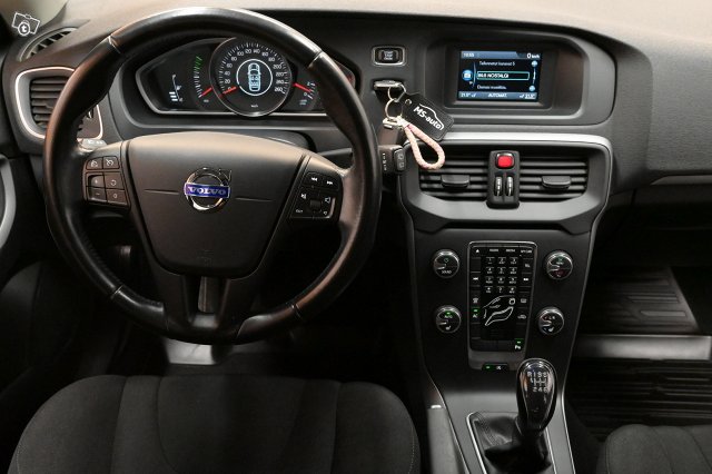 Volvo V40 14