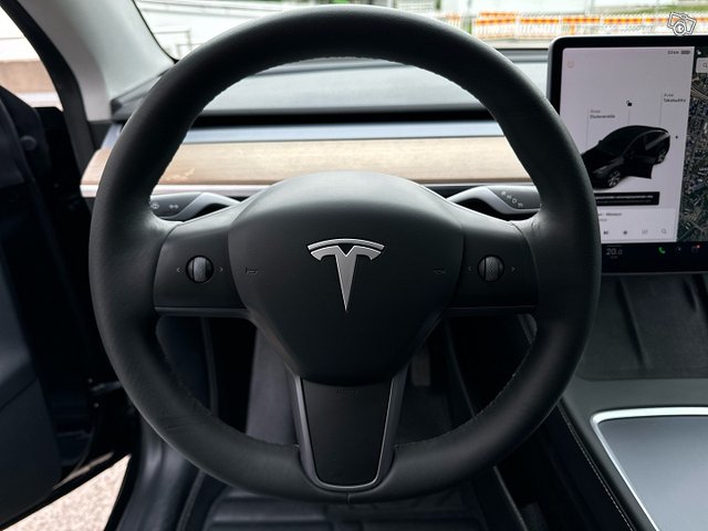 Tesla Model Y 17