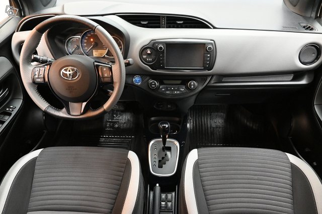 Toyota Yaris 14