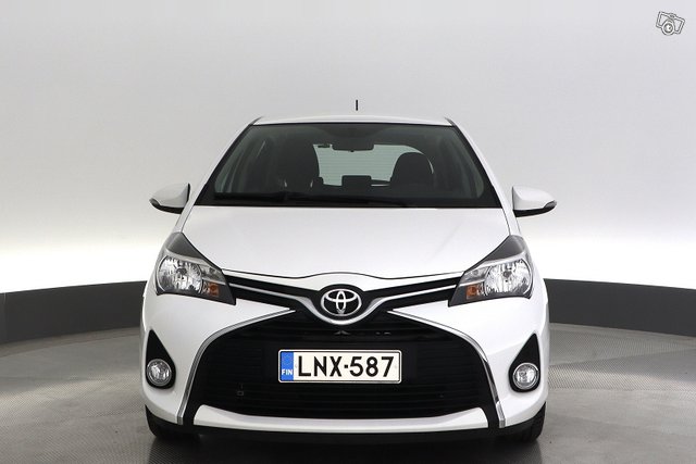 Toyota Yaris 8