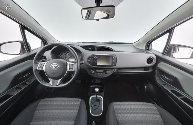 Toyota Yaris 10