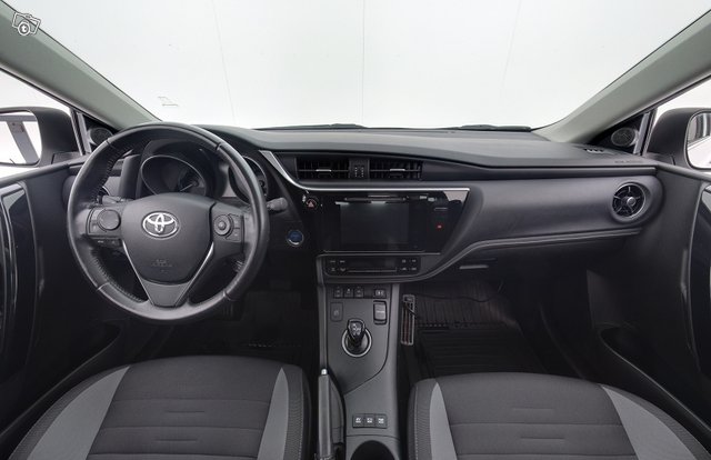 Toyota Auris 11