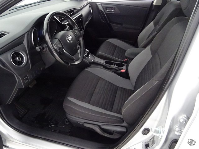 Toyota Auris 15