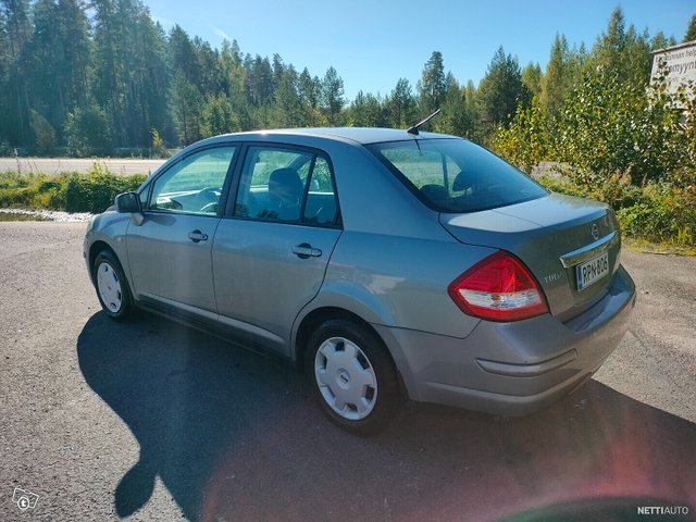 Nissan Tiida 3