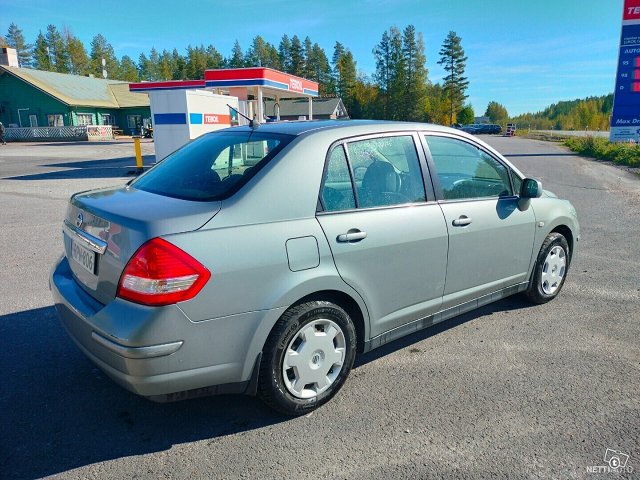 Nissan Tiida 4