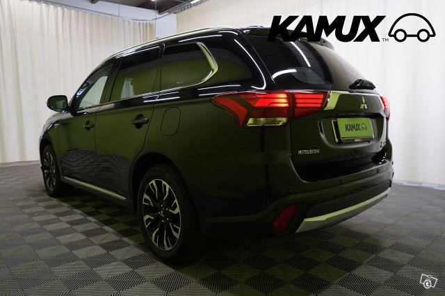 Mitsubishi Outlander PHEV 5