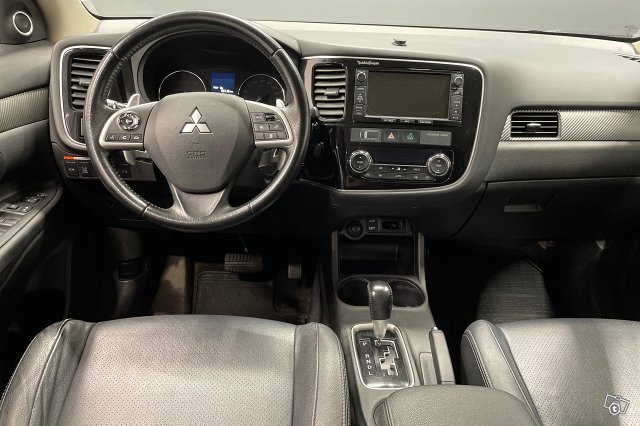 MITSUBISHI Outlander 7