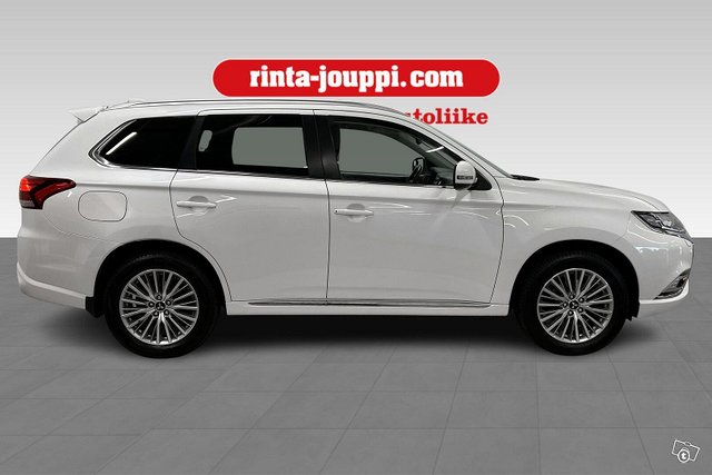 Mitsubishi Outlander PHEV 4