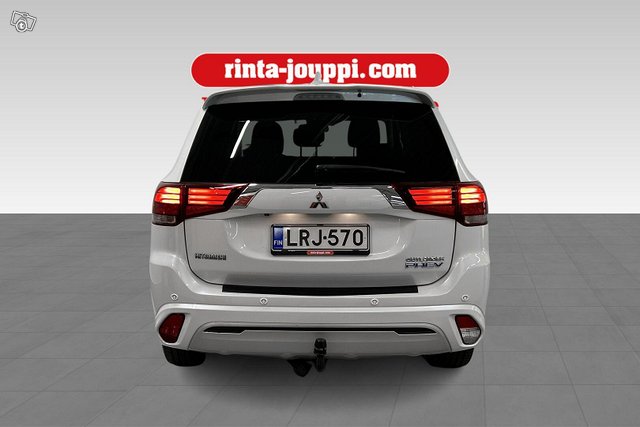 Mitsubishi Outlander PHEV 6