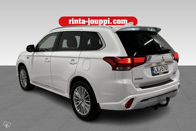 Mitsubishi Outlander PHEV 7