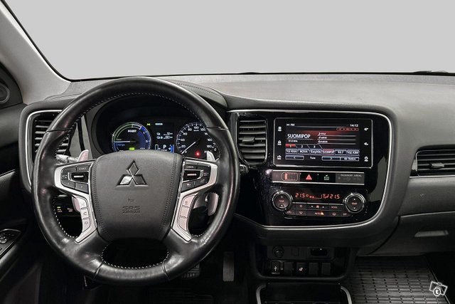 Mitsubishi Outlander PHEV 16