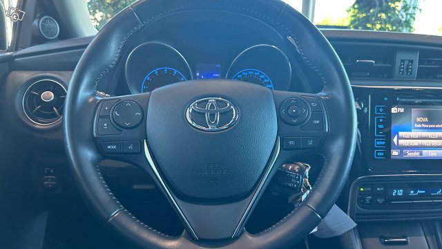 Toyota Auris 11