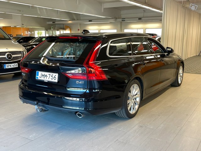 Volvo V90 2