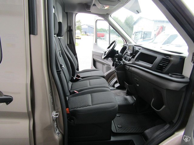 Ford Transit 8