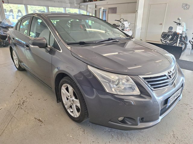 Toyota Avensis 5