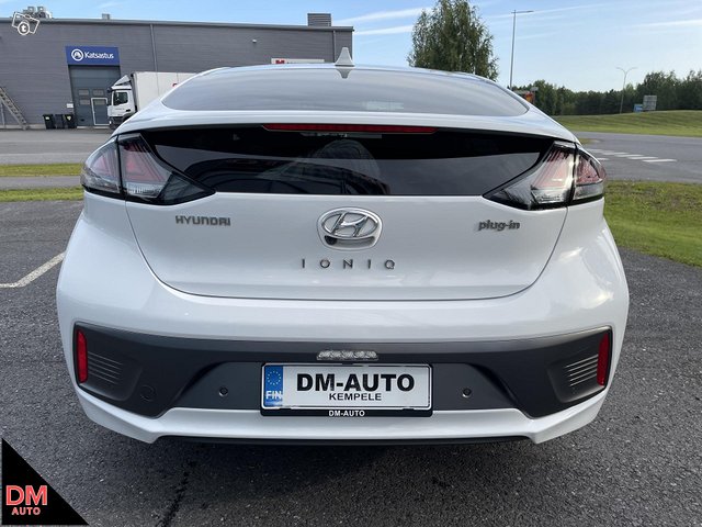 Hyundai Ioniq Plug-In 13