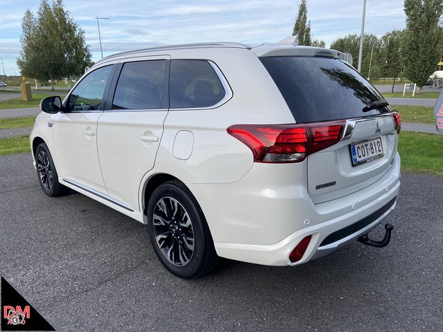 Mitsubishi Outlander PHEV 15