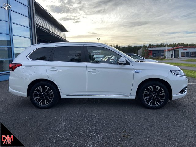 Mitsubishi Outlander PHEV 22