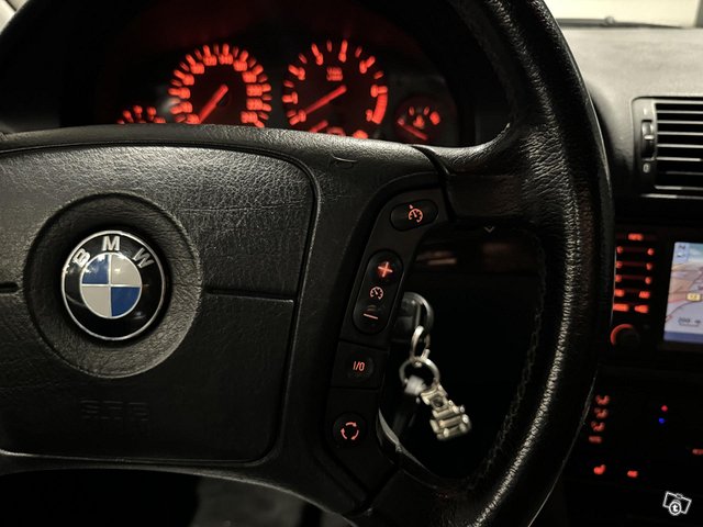 BMW 528 8