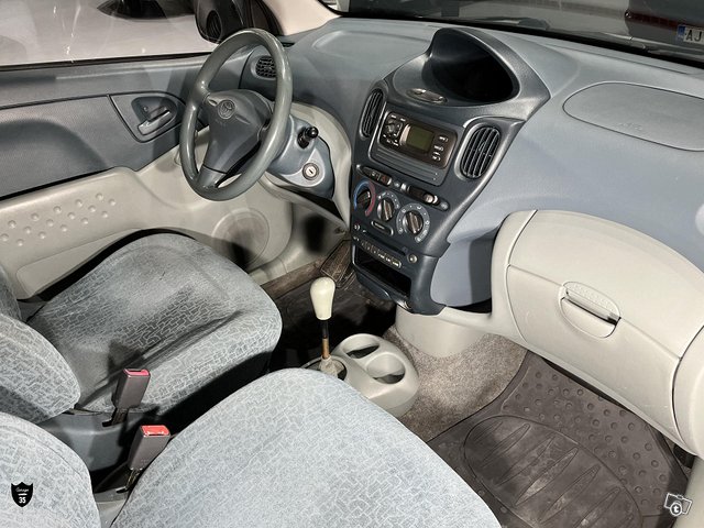 Toyota Yaris Verso 3