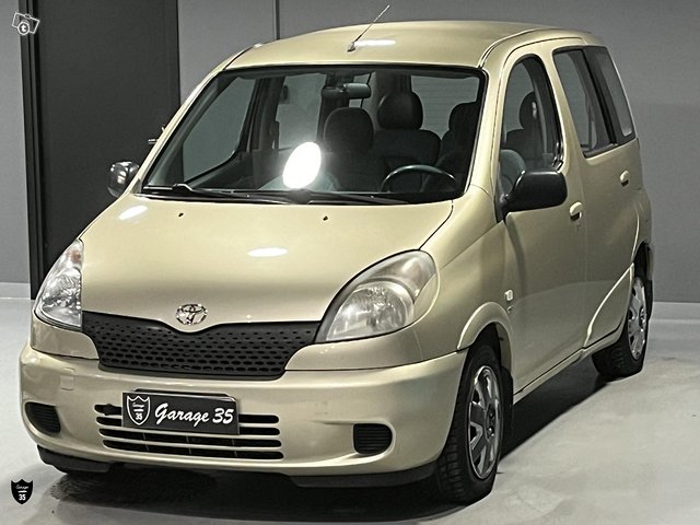 Toyota Yaris Verso 7