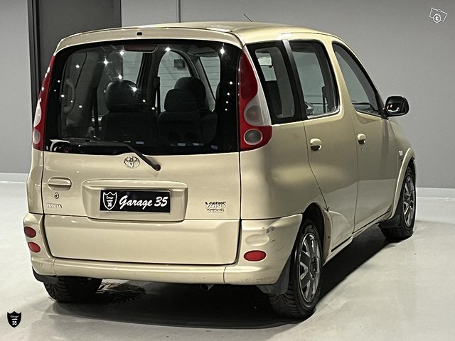 Toyota Yaris Verso 11