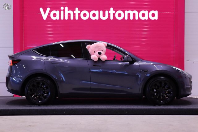 Tesla Model Y 2