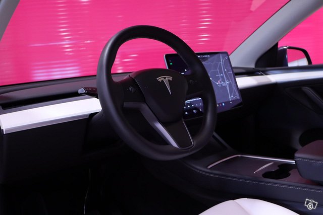 Tesla Model Y 5