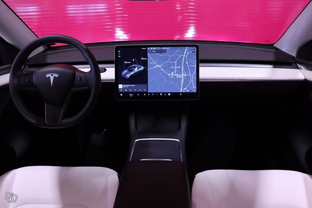 Tesla Model Y 7