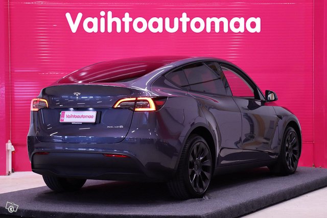 Tesla Model Y 13