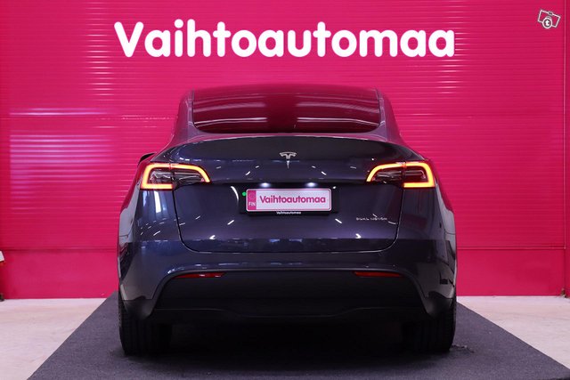 Tesla Model Y 20