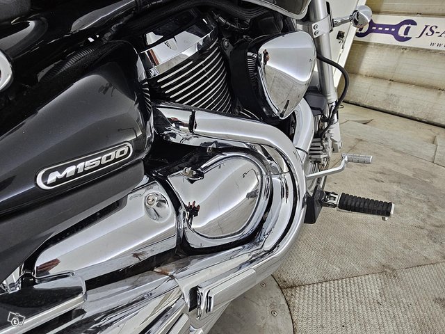 Suzuki Intruder 4