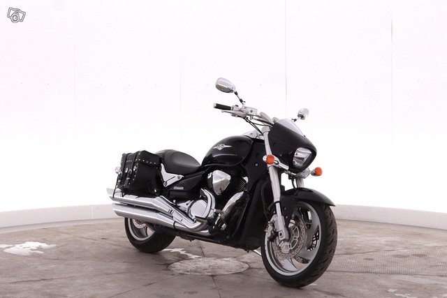 Suzuki Intruder 17