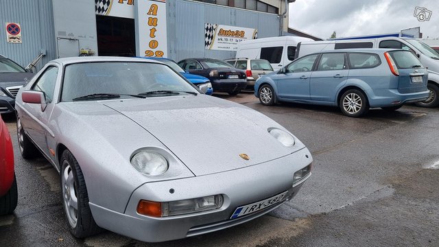 Porsche 928