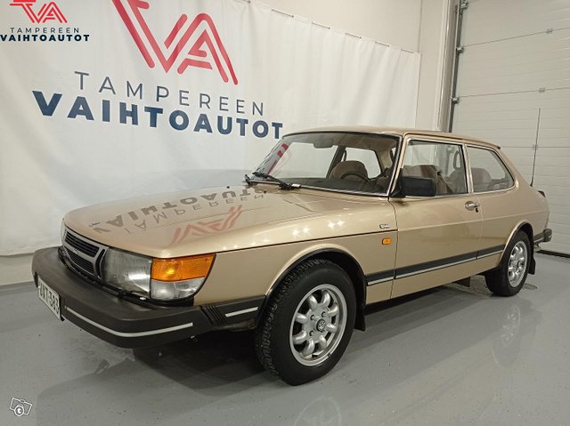 Saab 900