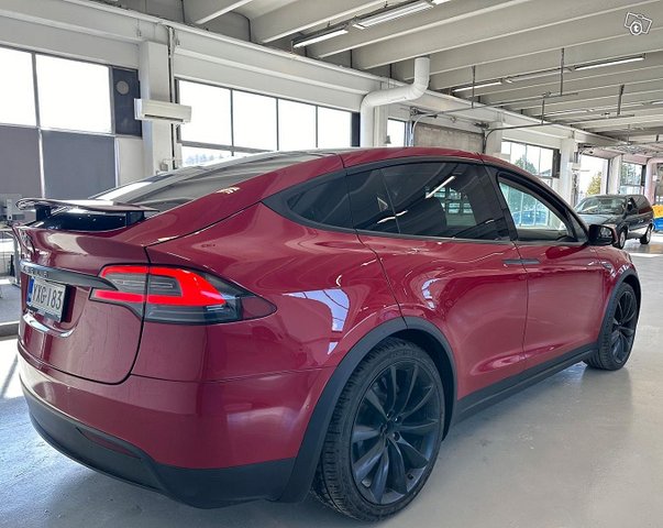 Tesla Model X 2