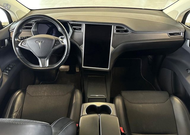 Tesla Model X 9