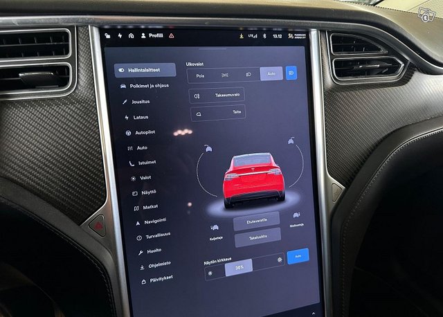 Tesla Model X 11