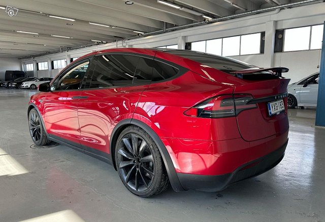 Tesla Model X 16