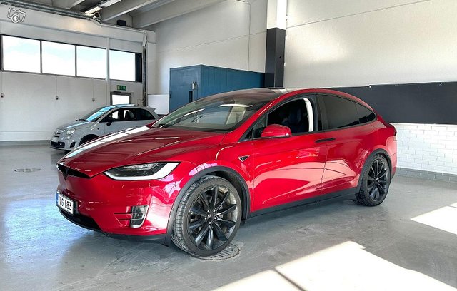 Tesla Model X 17