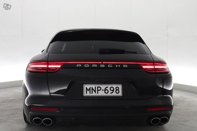 Porsche Panamera 19