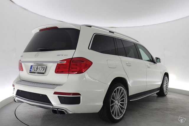 Mercedes-Benz GL 63 AMG 13