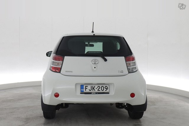 Toyota Iq 11