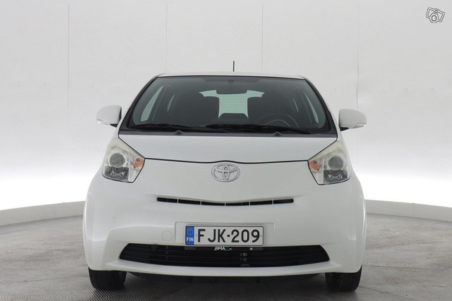 Toyota Iq 16