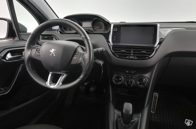 Peugeot 208 7